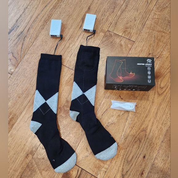 Yoyi Yoyi Accessories - NWOT Yoyi Yoyi Electric Hi/Med/Low Heated Argyle Socks for Men and Women. Small